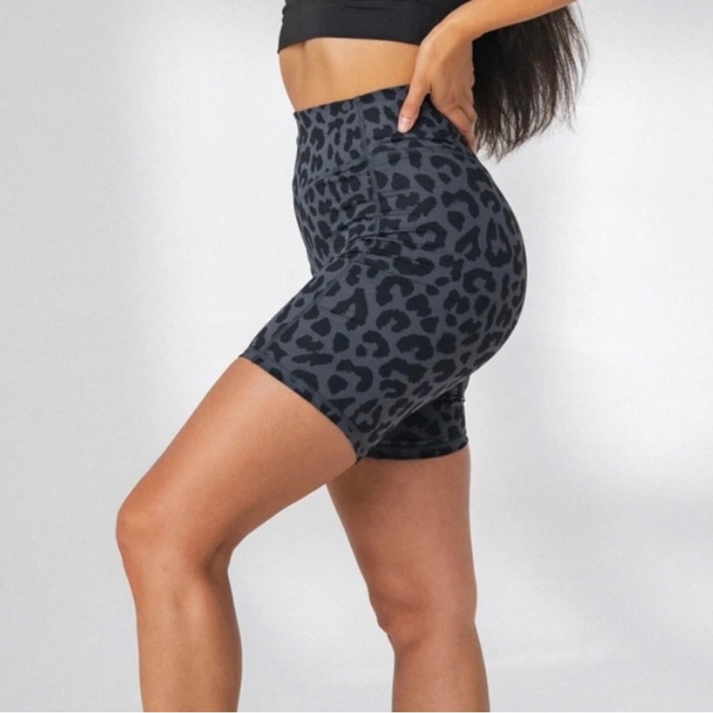 Balance (VITALITY) bike shorts